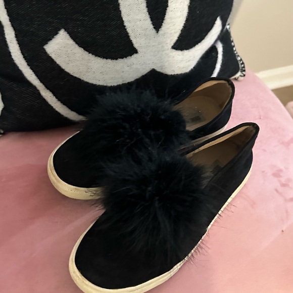Steve Madden “Emily” Sneaker in Black 🖤 feather Puff Pompom 8.5 - Picture 2 of 4